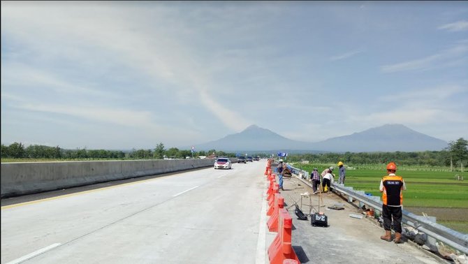 perbaikan talud longsor di tol semarang solo