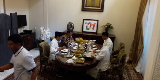 Makan Siang Bareng Ma'ruf, Jokowi Mengaku Tak Bahas Persiapan Debat