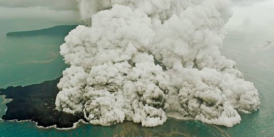 Menteri Jonan Sebut Aktivitas Gunung Anak Krakatau Mereda Bulan Ini