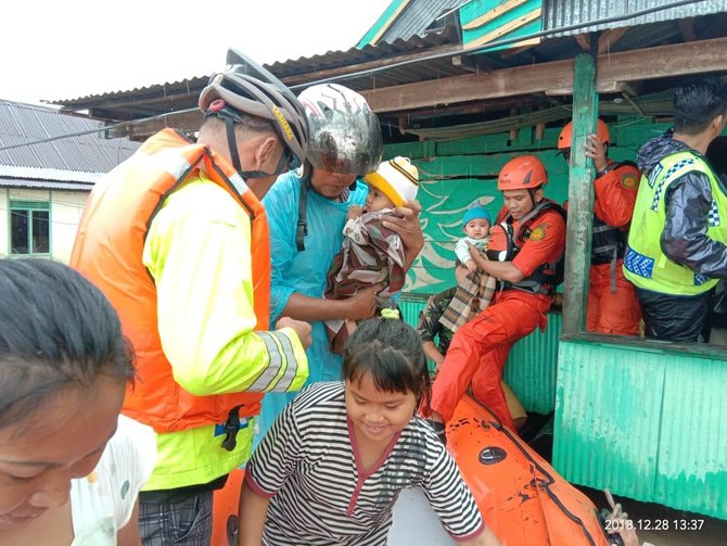 evakuasi banjir di kabupaten barru