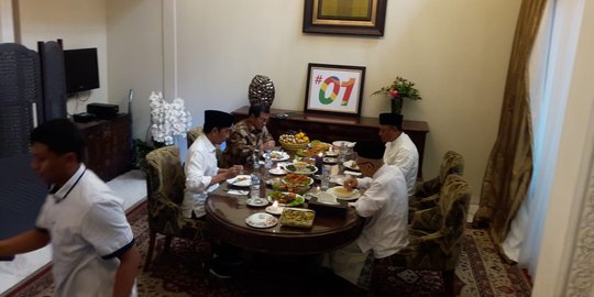 Makan Siang Bersama, Jokowi-Ma'ruf Dinilai Tunjukkan Kesederhanaan