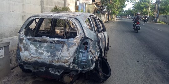 Mobil Jazz Ludes Terbakar di Tangerang