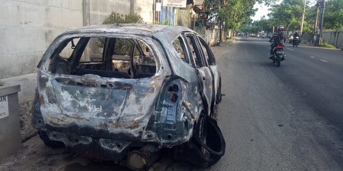  Mobil  Jazz  Ludes Terbakar di Tangerang  merdeka com