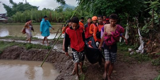 Bapak dan Anak Hilang Terseret Banjir di Kabupaten Barru Ditemukan Meninggal