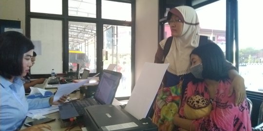 Viral Video Pria Bawa Balok Pukul Wanita Sedang Salat di Masjid Samarinda