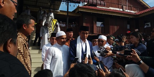 Jokowi Silaturahmi ke Ponpes Babussalam di Langkat