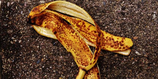 Kurangi Jerawat Secara Alami dengan Kulit Pisang