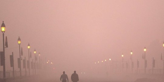 Pemadam Kebakaran India Diminta Guyur Air dari Gedung Tinggi untuk Atasi Polusi Asap