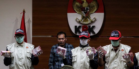 KPK Tunjukkan Uang Suap Pejabat Kementerian PUPR Senilai Miliaran Rupiah