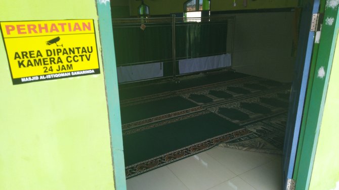 kasus pemukulan wanita dengan balok di masjid samarinda