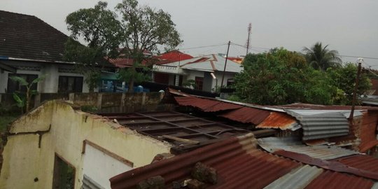 Puting Beliung Hantam Cirebon, 1 Balita Tewas dan 18 Orang Luka