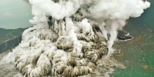 Pagi Ini, Gunung Anak Krakatau Alami Empat Kali Letusan