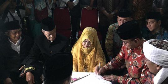 Anies: Nikah Massal Jadi Tradisi Baru Rayakan Tahun Baru di Jakarta