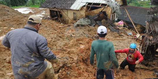 Longsor di Sukabumi: 5 Tewas, 38 Orang Masih Dicari