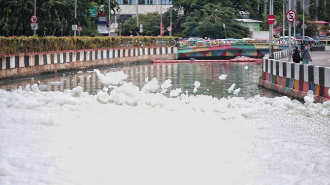 kali item dipenuhi busa