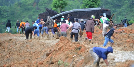 2 Ribu Karung Dikirim Untuk Korban Longsor Sukabumi