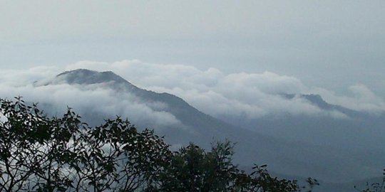 Cuaca Buruk, Jumlah Pendaki Gunung Lawu di Malam Pergantian Tahun Menurun