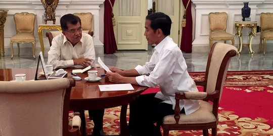 Awal Tahun 2019, Jokowi-JK Dapat Karangan Bunga di Istana
