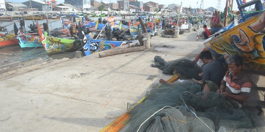 Ombak Tinggi, Nelayan Semarang Tak Bisa Melaut & Terpaksa Utang Demi Kebutuhan