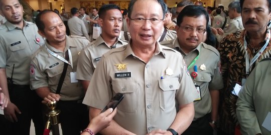 Tunda Lantik Kepala BNPB, Jokowi Minta Willem Rampangilei Tinjau Longsor Sukabumi