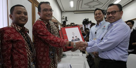 Hari Pertama Penyerahan Laporan Penerimaan Dana Sumbangan Kampanye