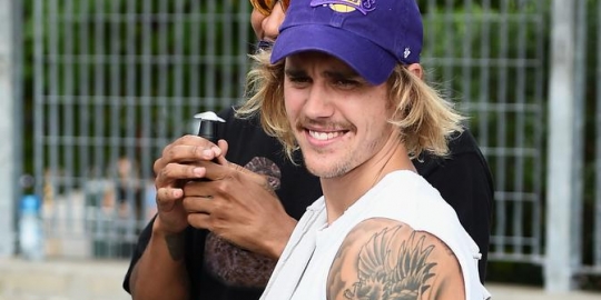 Terungkap, Ini Tulisan pada Tato Justin Bieber di Atas Alisnya