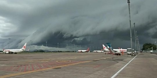 Deretan Fakta Soal Awan Cumulonimbus yang Selimuti Makassar, Bentuknya Mirip Tsunami!