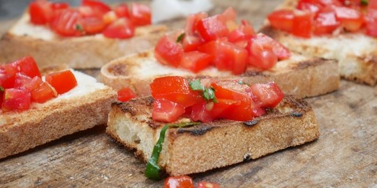 white bread bruschetta