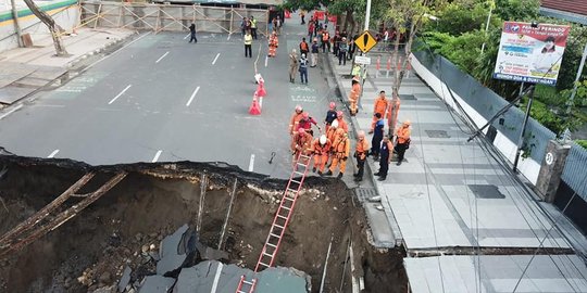 DPRD Surabaya: Usut Siapa di Balik Izin Proyek Penyebab Jalan Gubeng Ambles