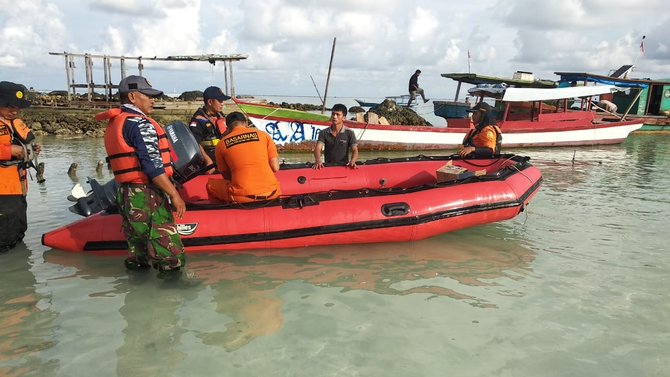 pencarian dua wisatawan yang hilang di perairan nias utara