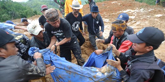 Korban Longsor Sukabumi: Dari 100 Orang, 18 Tewas dan 15 Hilang