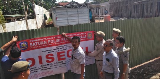 Tak Ada IMB, Rumah Kontrakan Milik Bupati Buru Selatan di Tangsel Disegel