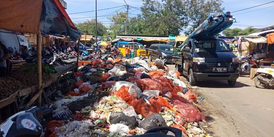 Imbas Longsor di TPS Cilowong, Tumpukan Sampah Memenuhi Kota Serang