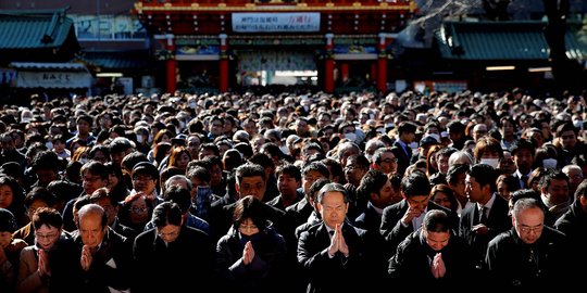 Harapkan Kemakmuran, Ratusan Warga Jepang Doa Bersama di Hari Pertama Kerja