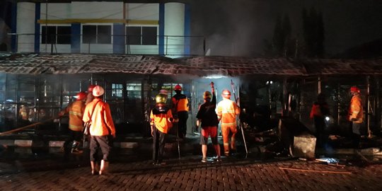 Parkir Bus Taman Pintar Yogya Terbakar, Mobil Hingga Puluhan Kios Hangus