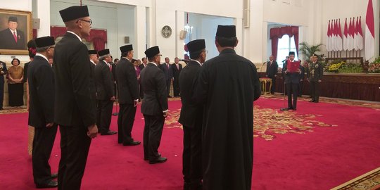 Presiden Jokowi Lantik 16 Dubes, Ada Jubir Kemenlu dan Mantan Wakil Ketua MPR