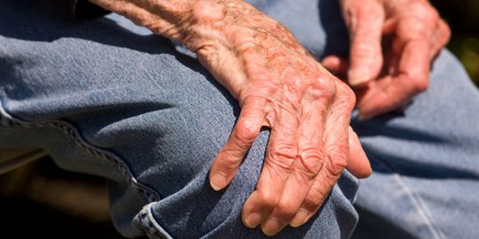 Penderita Parkinson Sekaligus Hipertensi Perlu Sering Periksa Tekanan Darah