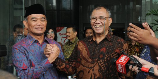 Usai Pertemuan Tertutup, Mendikbud Salam Komando dengan Ketua KPK