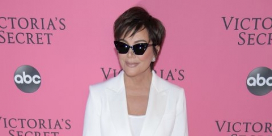 Punya 10 cucu, kris jenner tetap tampil awet muda dengan gaya rambut baru