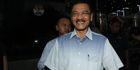 Usai Diperiksa KPK, Gamawan Fauzi Tebar Senyuman