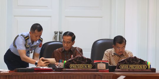 Jokowi Pimpin Rapat Terbatas Terkait Transportasi Jabodetabek