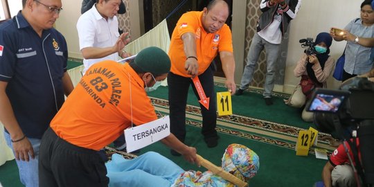 Rekonstruksi, Pemukul Mahasiswi Saat Salat di Masjid Peragakan 15 Adegan