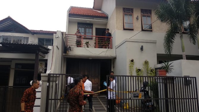 tkp teror bom di rumah pimpinan kpk laode m syarif