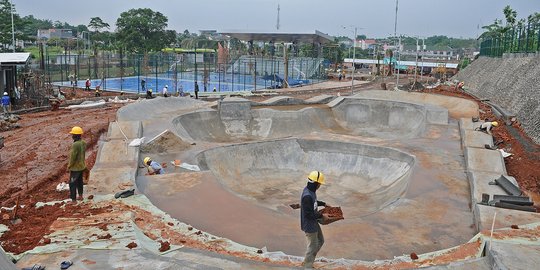 Meninjau Progres Pembangunan Alun-alun Kota Depok Tahap Pertama