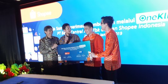 Belanja di Shopee Kini Bisa Bayar Dengan Layanan OneKlik BCA