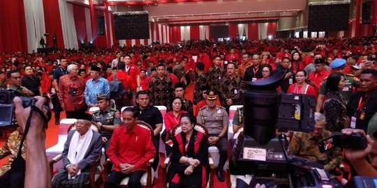 Tiba di HUT PDIP, Jokowi-JK Disambut Meriah, Kwik Kian Gie Disoraki