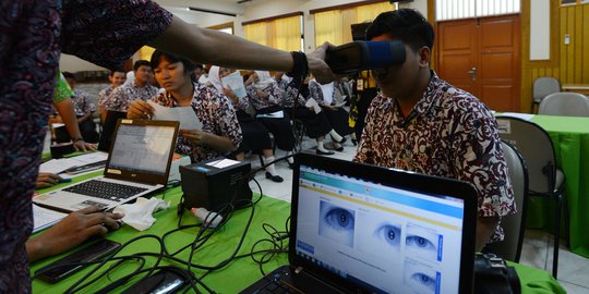 Antusias Siswa SMK Hingga MA Rekam Data untuk Bikin e-KTP