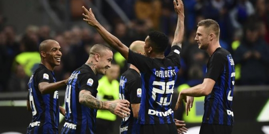 PSG Bingung Pilih Gelandang Inter Milan atau Pellegrini?