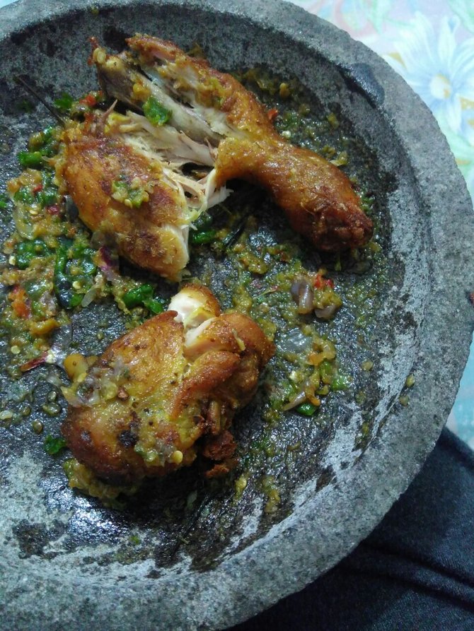 6 Resep  Geprek  Spesial dari Ayam  Cabe  Ijo sampai Telur 