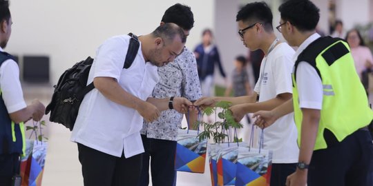 Hari Sejuta Pohon, 2.019 Bibit Dibagikan ke Penumpang di Bandara Soekarno-Hatta